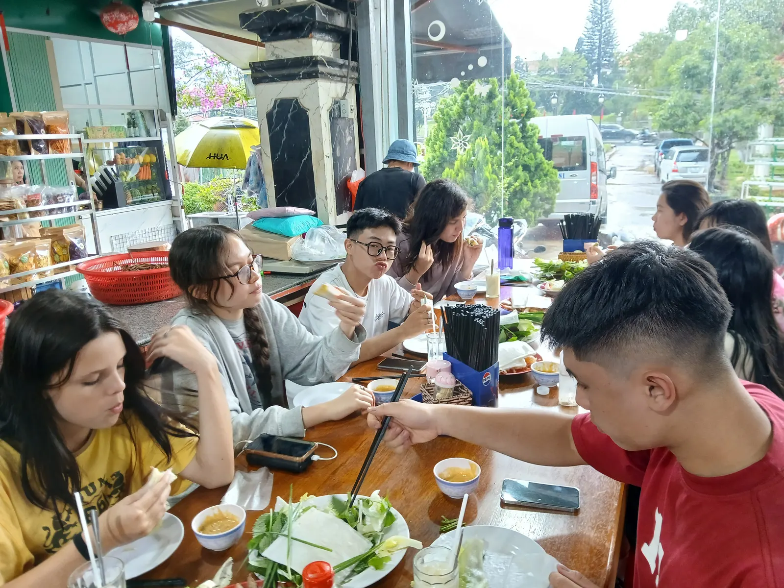 Lunch together on the Đà Lạt trip