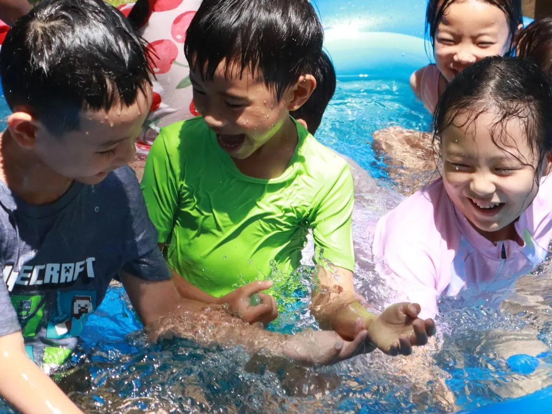 Early Years children playing in the pool at break