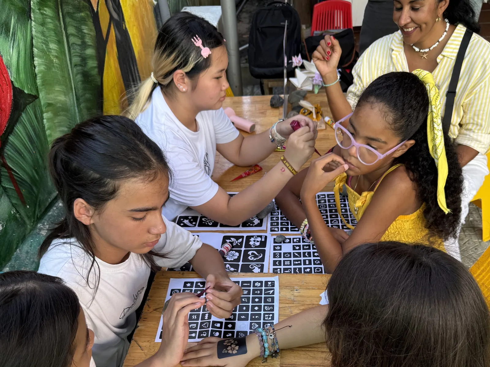 Students running the henna booth they planned for the Mid-Autumn Festival