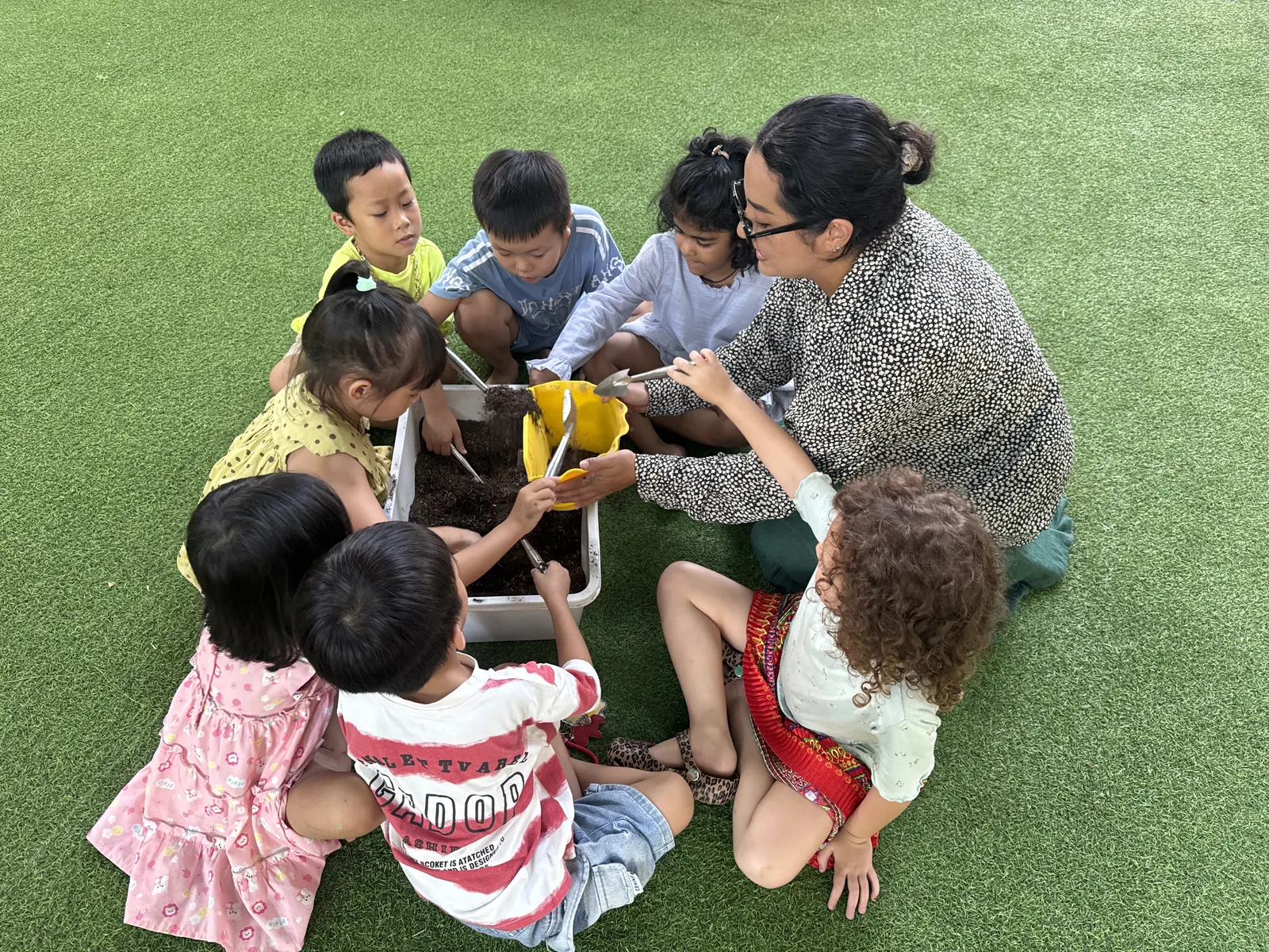 A Primary class working together on the turf